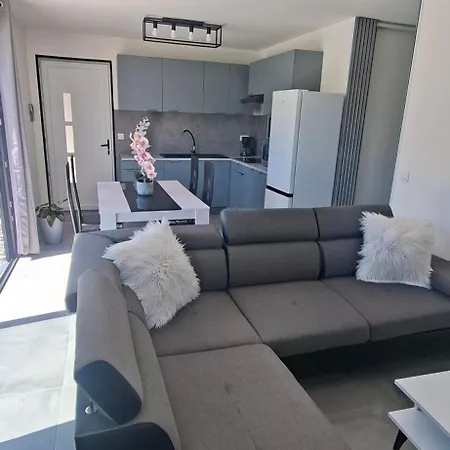 Joli T2 A 5 Min Des Plages Apartment